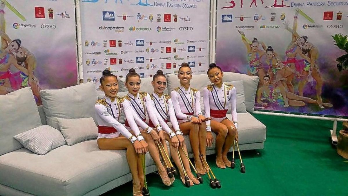 Las cinco componentes del equipo infantil de La Victoria.-EL MUNDO
