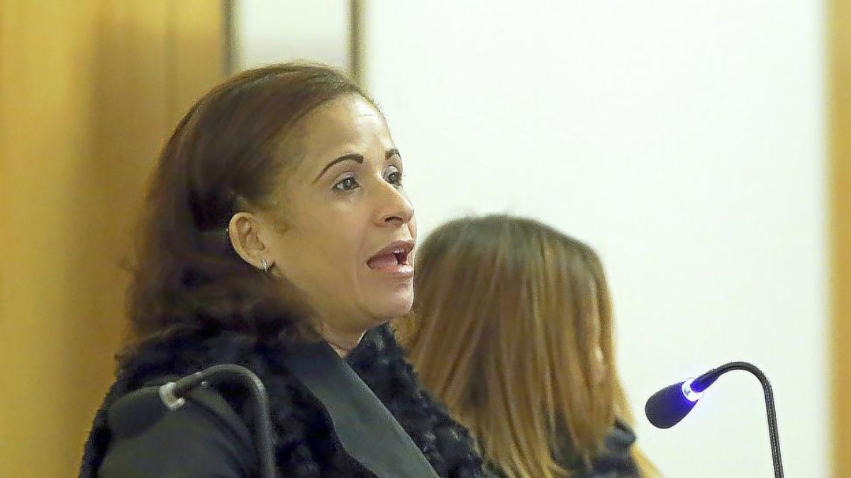 Las dos acusadas, ahora absueltas, durante el juicio celebrado en la Audiencia de Valladolid.-ICAL