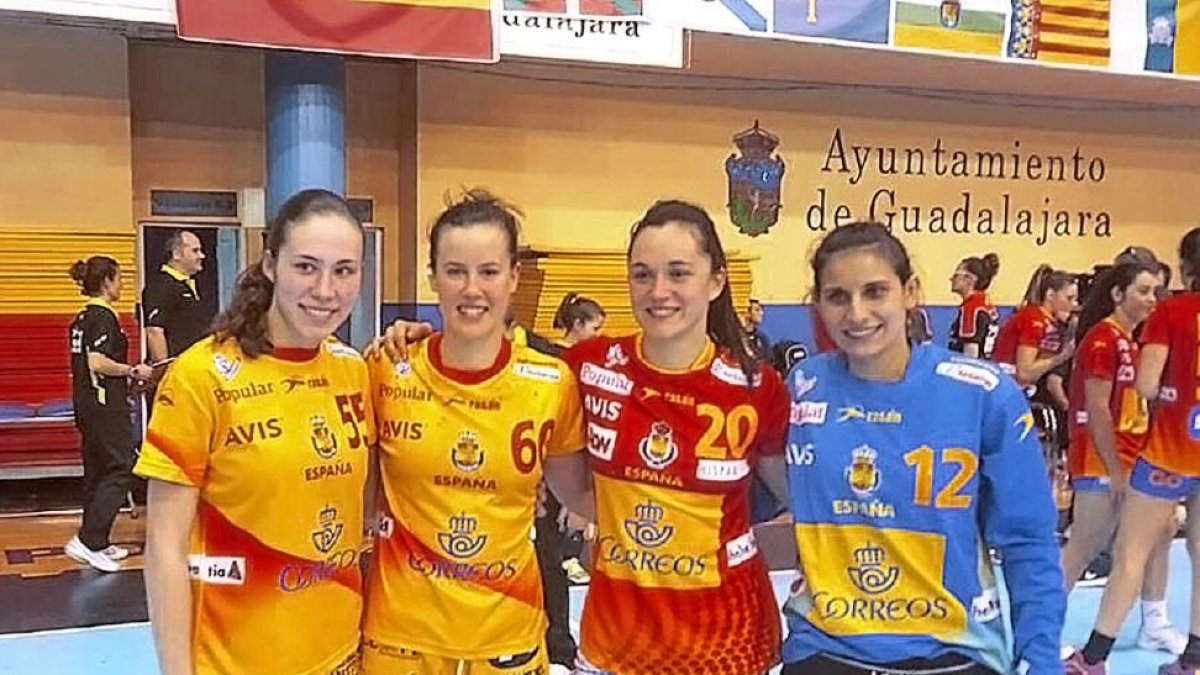 María, Silvia, Amaia y Lulu, ayer en Guadalajara.-