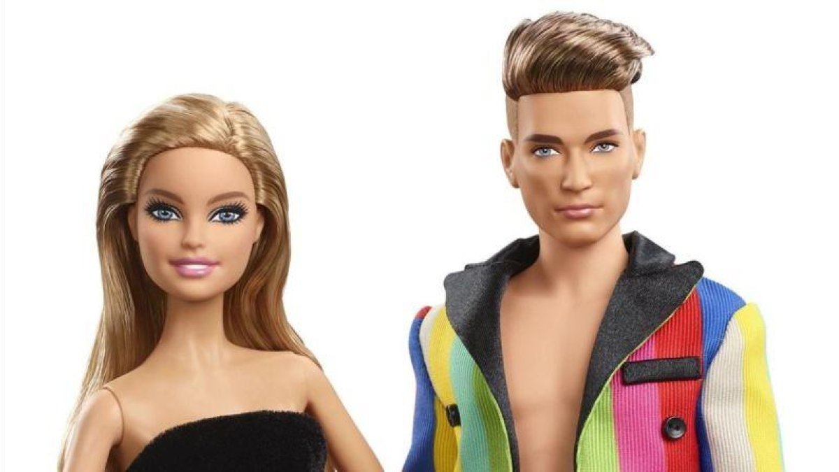 El set de Barbie y Ken diseñados por Moschino.-