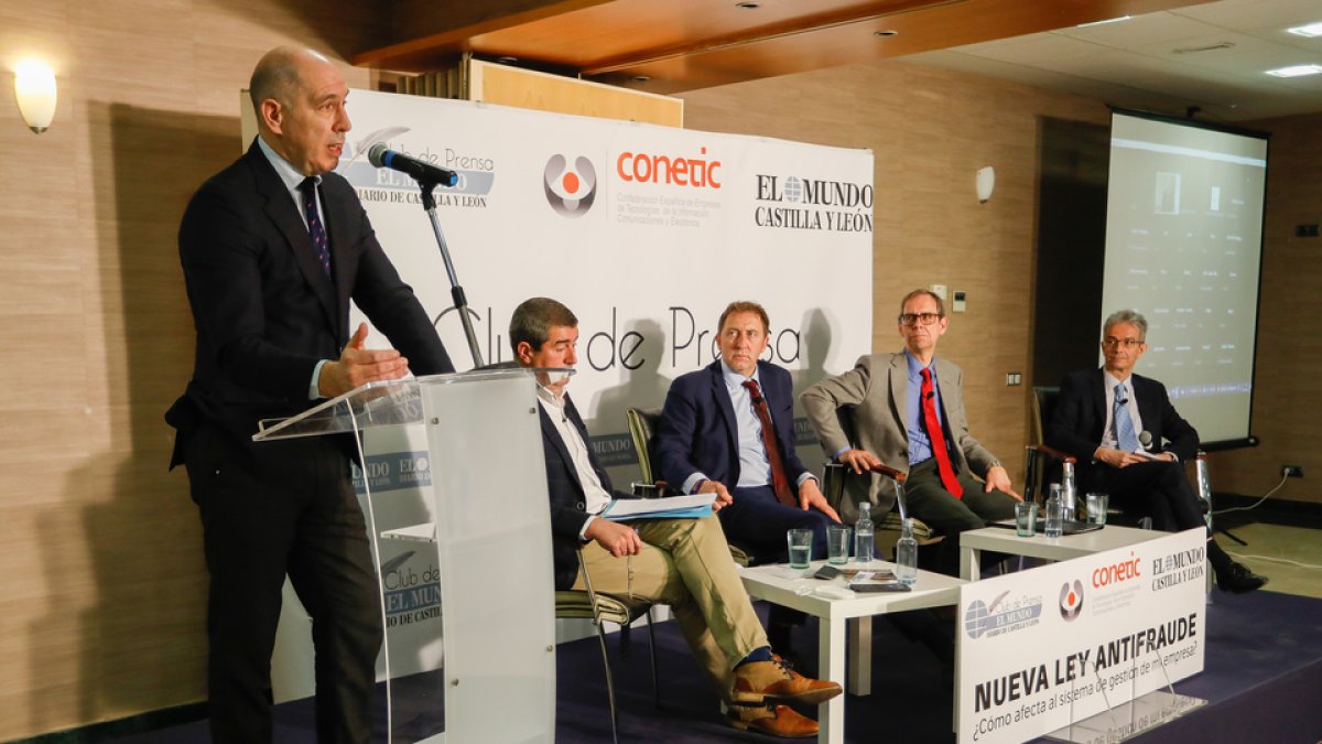 Carlos Martín Tobalina durante la clausura. / LOSTAU