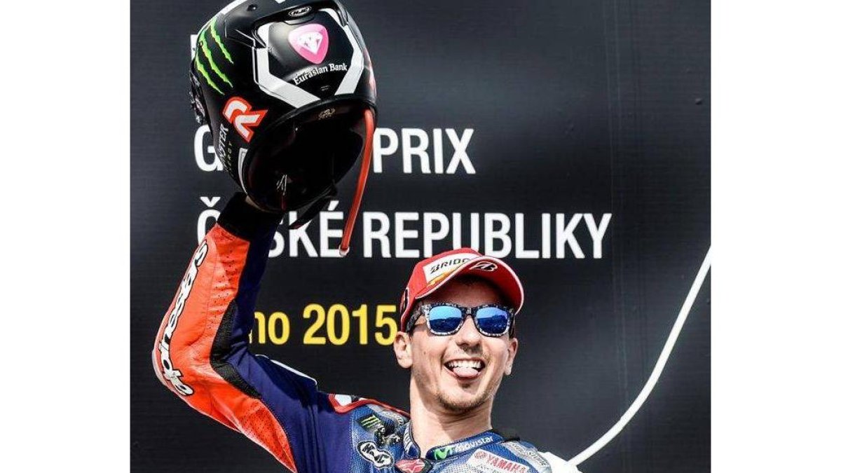 Lorenzo festeja su triunfo.-EFE