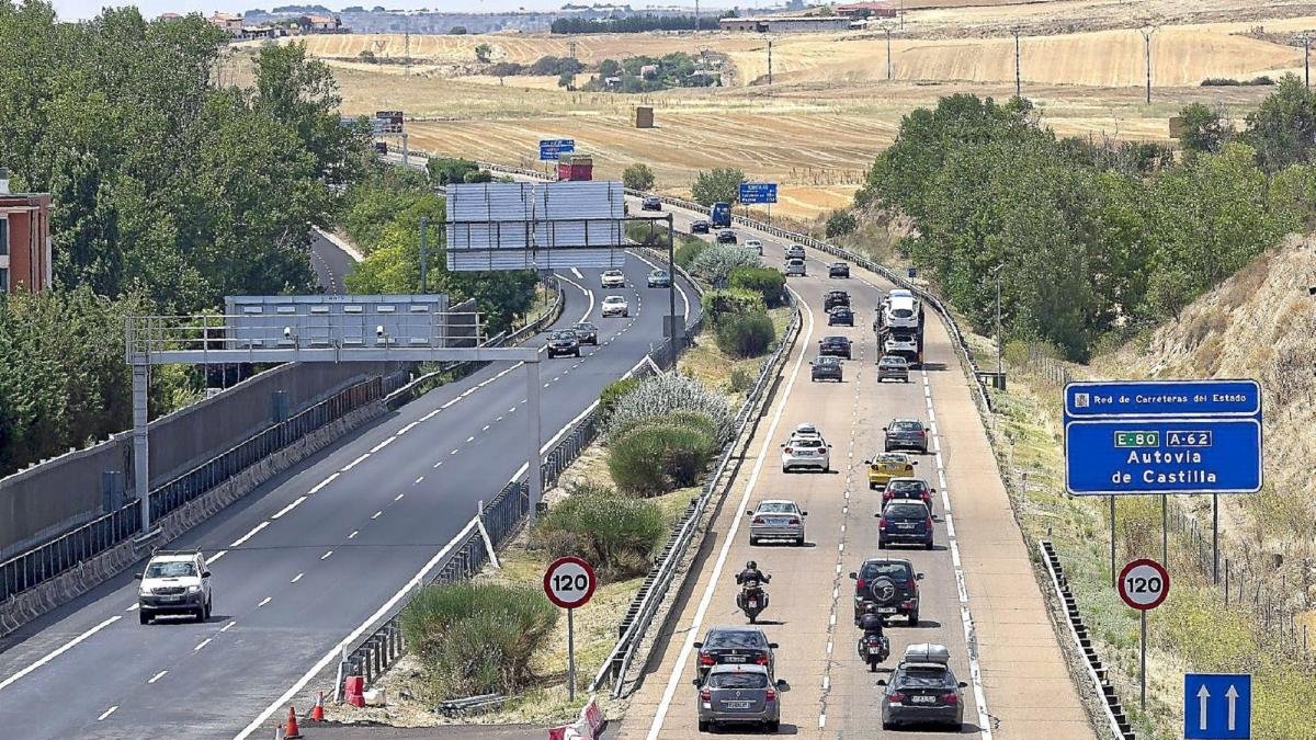 Operación salida en la Autovía de Castilla.-PABLO REQUEJO / PHOTOGENIC