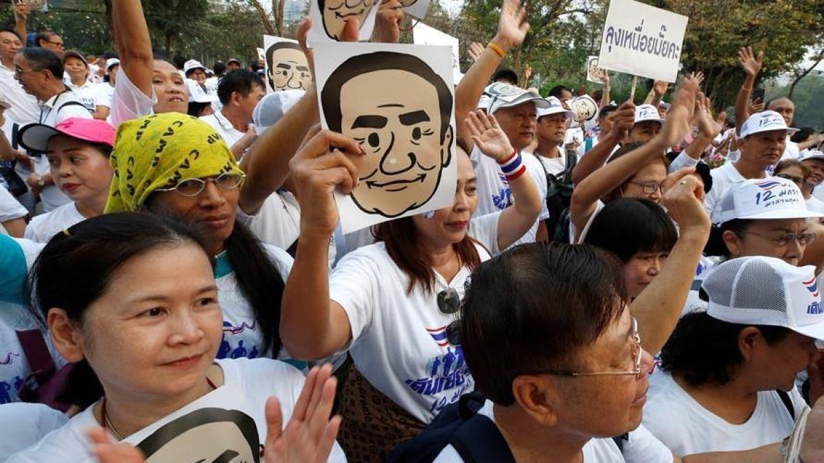Un momento de la protesta.-EFE / EPA / NARONG SANGNAK