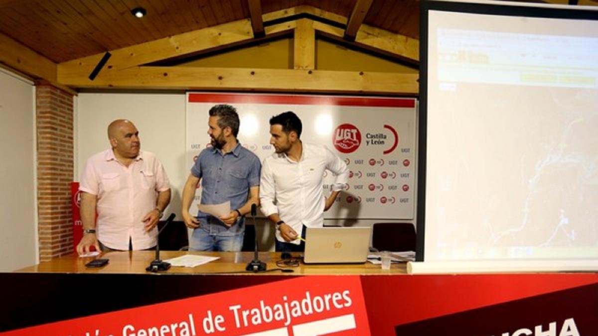 El secretario de Política Sindical, Industrial y Empleo de UGTCyL, Raúl Santa Eufemia y el secretario del sector minero de UGT-FICA CyL, Jorge Díez, presenta el Mapa de Patrimonio Industrial Minero de Castilla y León-Miriam Chacón / ICAL