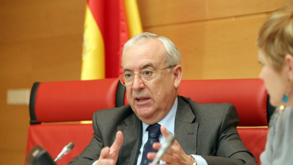 Jes’us Encabo, durante la presenataci’on de los informes.-ICAL