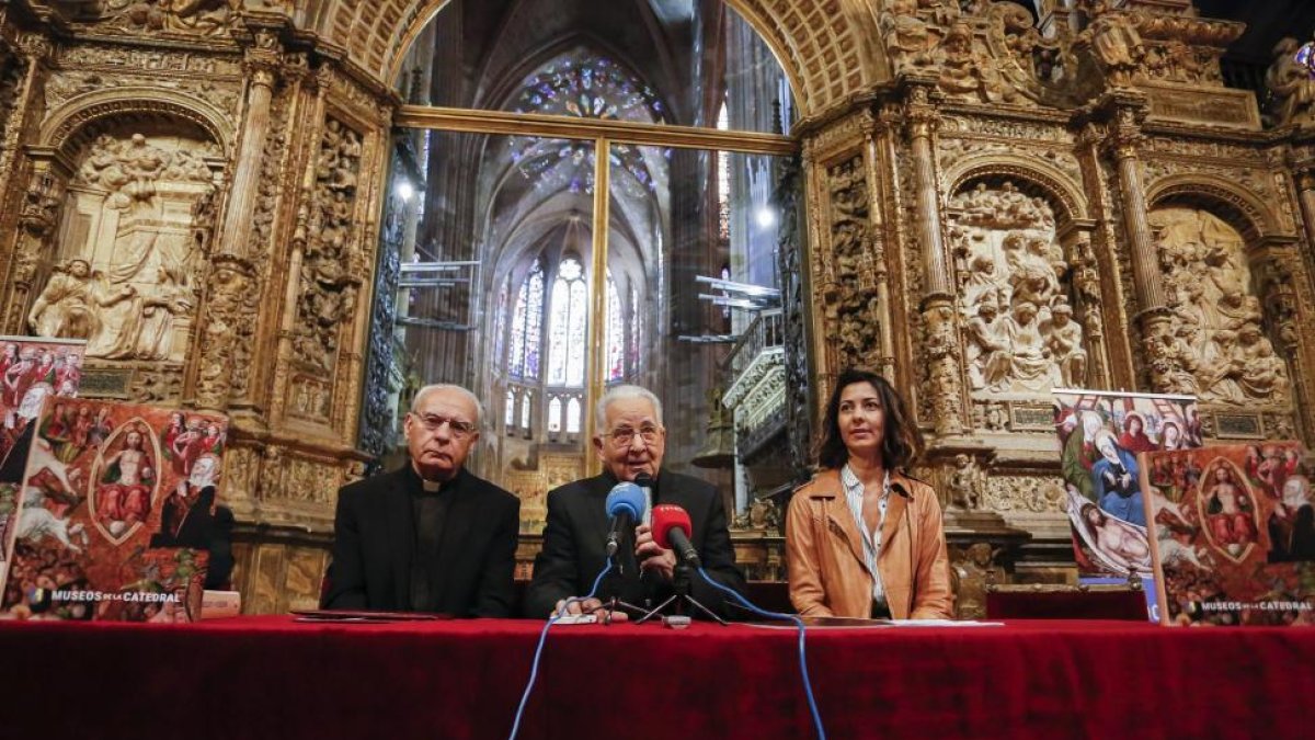 El Cabildo de la Catedral de León presenta en un acto público el libro 'Museos de la Catedral', publicado con motivo del centenario de la creación de esta institución museística por iniciativa de la Diócesis.-ICAL