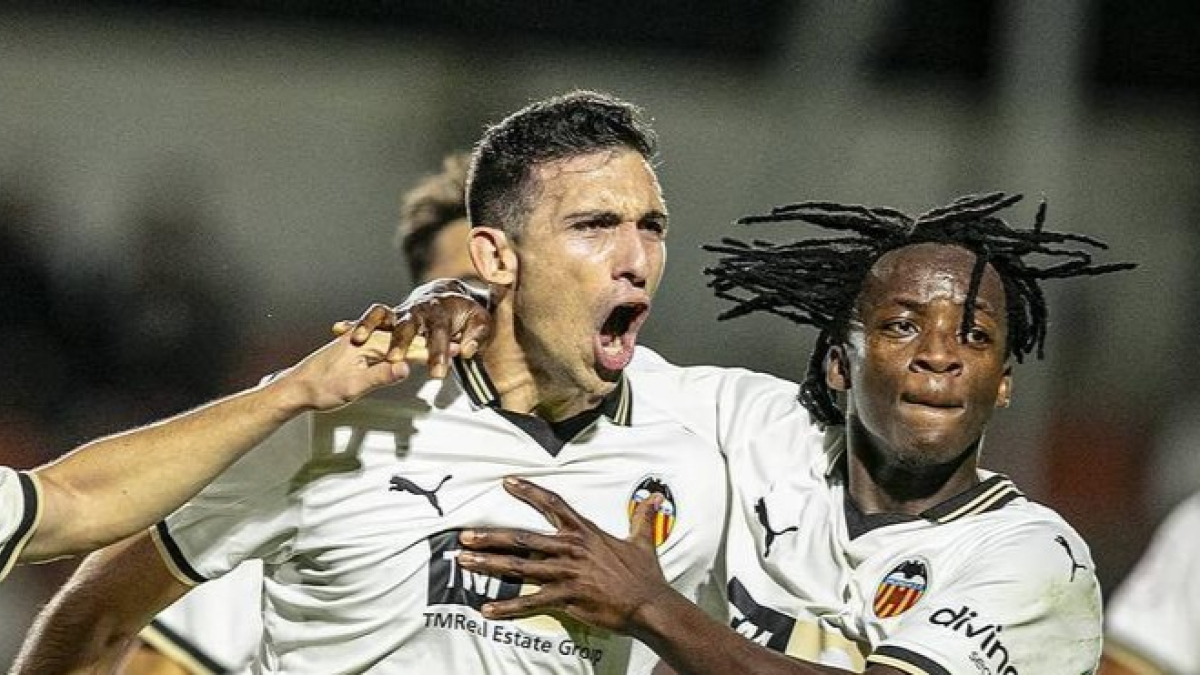 César Tárrega celebra un gol con el Mestalla. VALENCIA CF