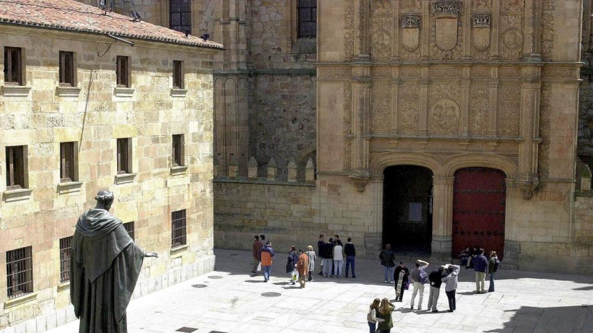 Fachada del edificio histórico de la Universidad de Salamanca.-EDUARDO MARGARETO/ ICAL
