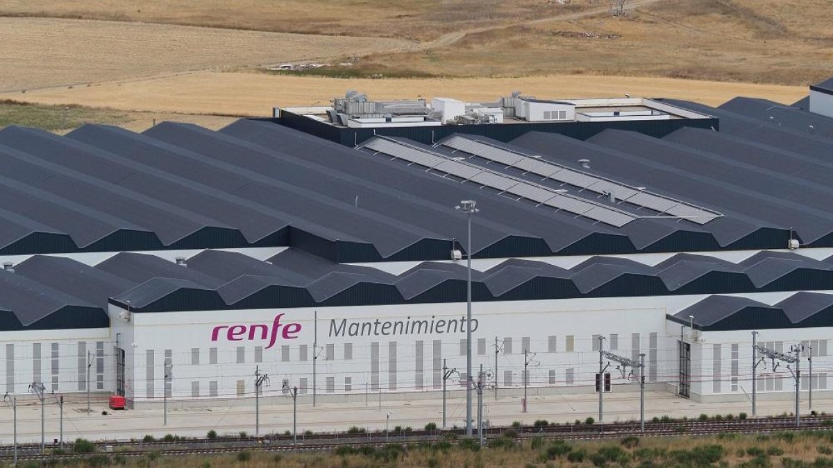 Imagen de los nuevos talleres de Renfe en el páramo de San Isidro.-PABLO REQUEJO / PHOTOGENIC
