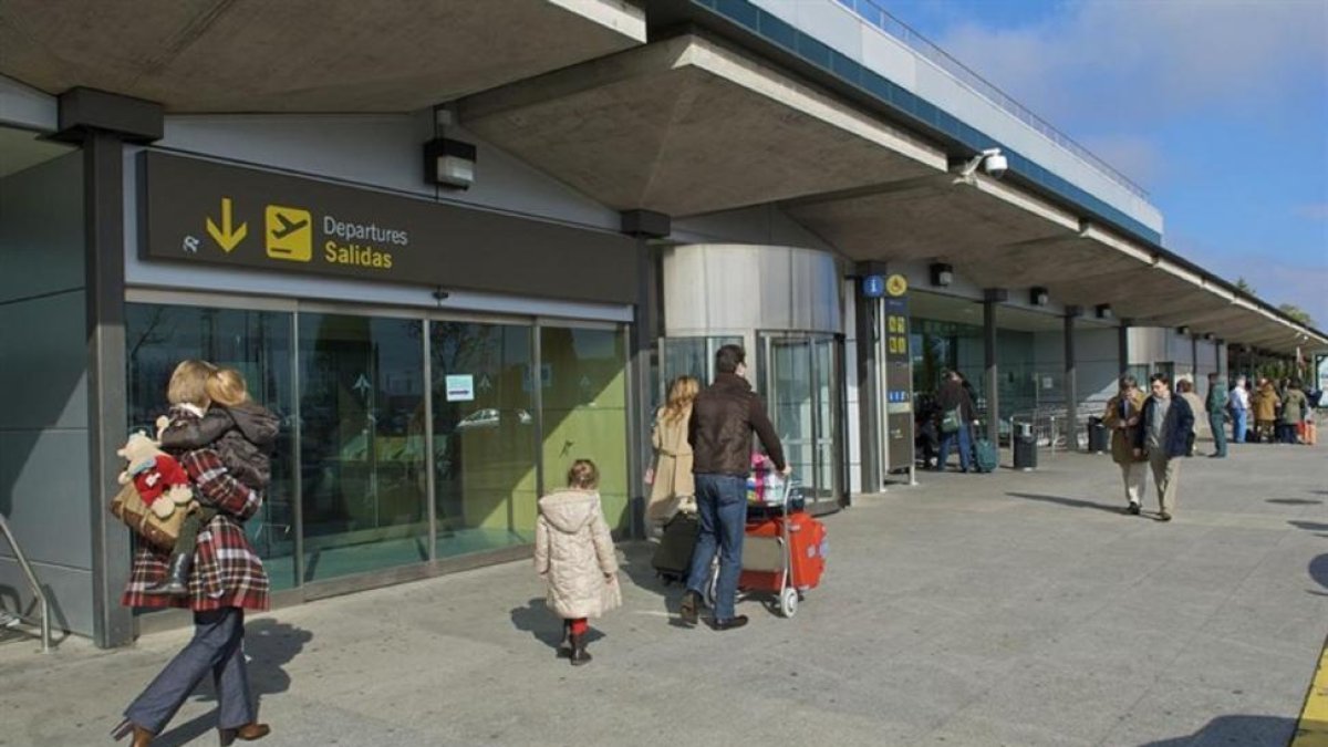 Imagen de aeropuesto.-EUROPA PRESS