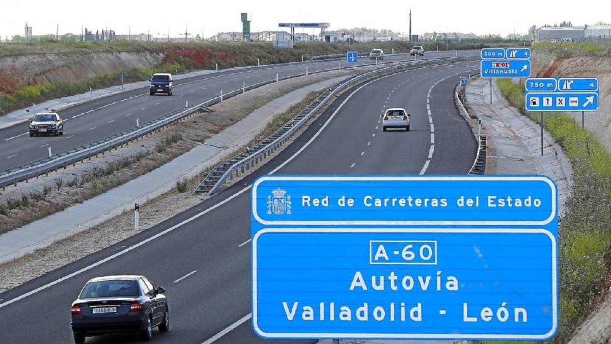 Uno de los tramos de la Autovía Valladolid-León, desde la capital vallisoletana hasta Villanubla.-J. M. LOSTAU
