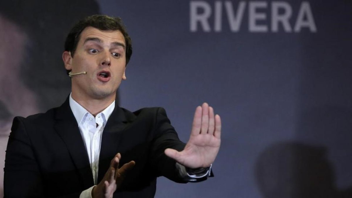 Albert Rivera durante el primer acto de la campaña electoral del 20-D.-JOSÉ LUIS ROCA