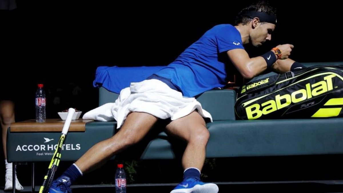 Nadal, en un descanso del partido del jueves ante Cuevas.-/ REUTERS / CHARLES PLATIAU