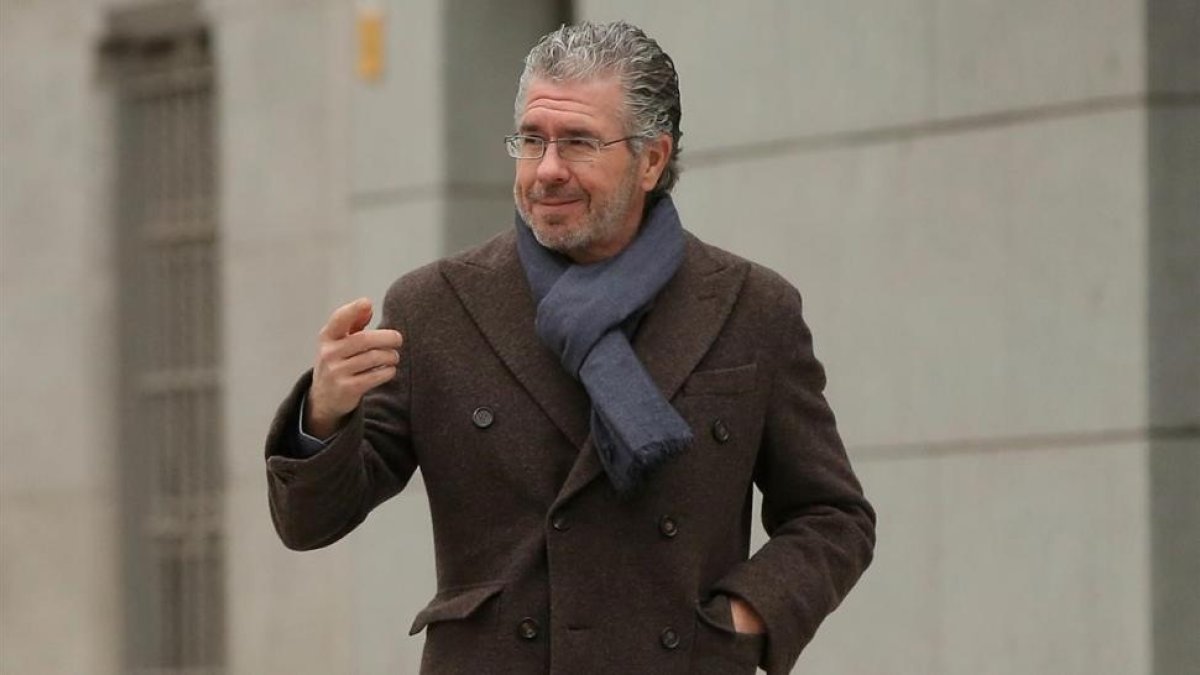 Granados, llegando a la Audiencia-JOSÉ LUIS ROCA
