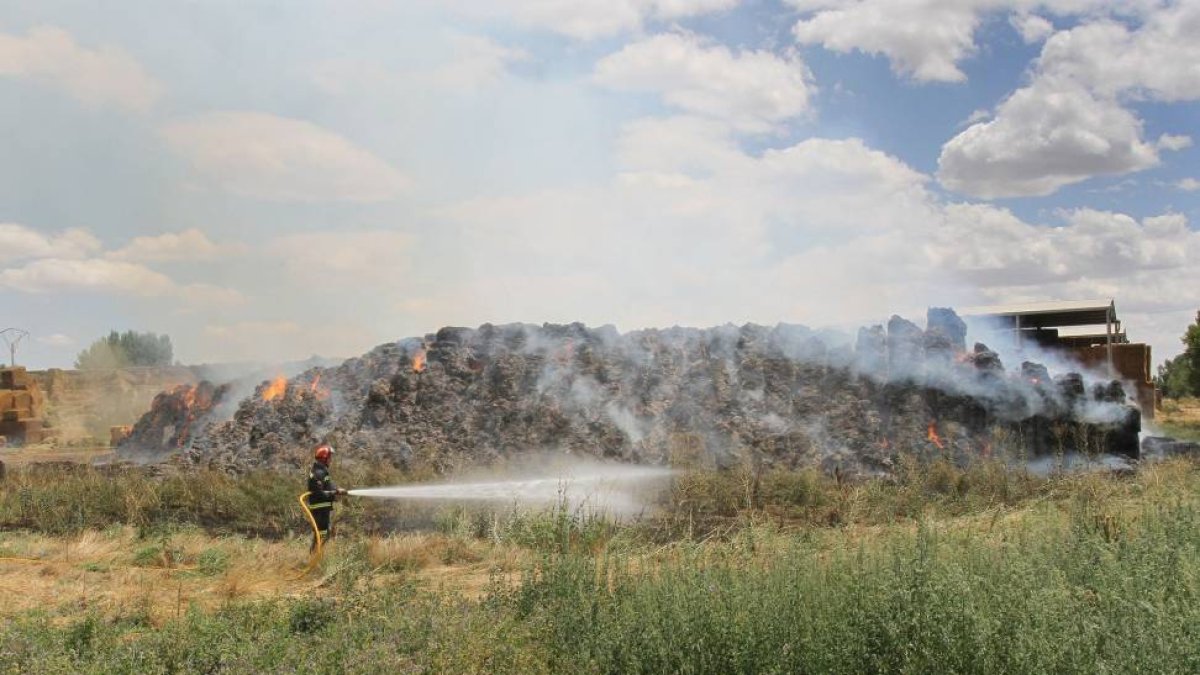 Incendio en Villoldo.-ICAL