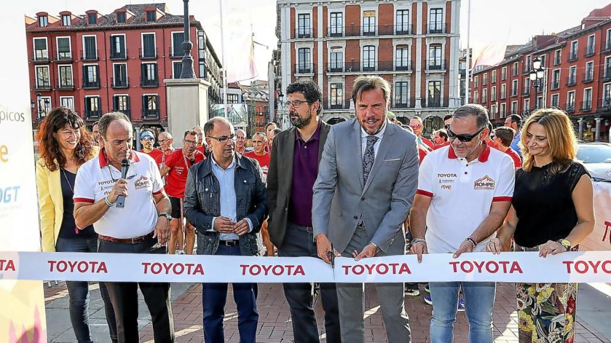 Puente, con los ediles Bustos y Vélez, en la carrera para concienciar sobre la seguridad vial-PHOTOGENIC/ MIGUEL ÁNGEL SANTOS