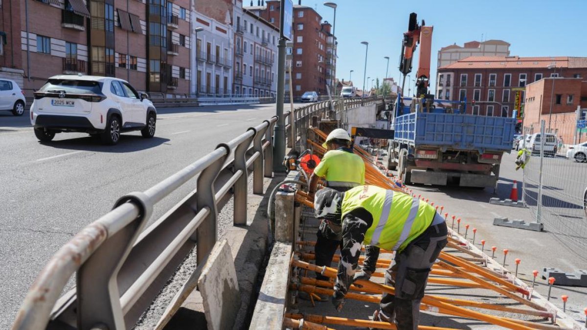 Obras de refuerzo y apuntalamiento de los muros del puente Arco Ladrillo.- J.M. LOSTAU