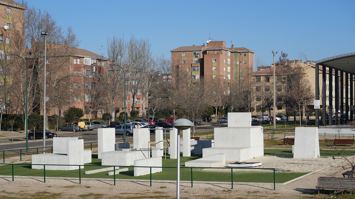 Zona deportiva al aire libre en la plaza de Cuba en el barrio Aturo Eyries, imagen de archivo.- J.M. LOSTAU