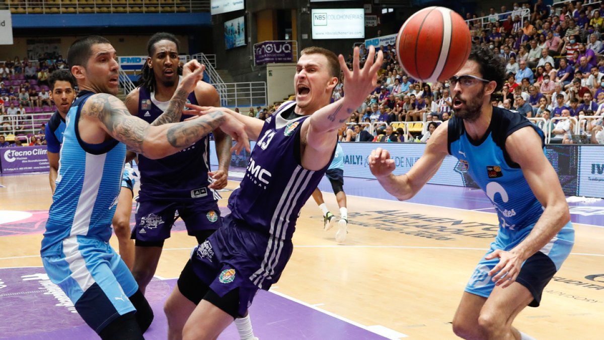 Playoff de ascenso a ACB, cuarto partido. UEMC Real Valladolid Baloncesto - Movistar Estudiantes. J. M. LOSTAU