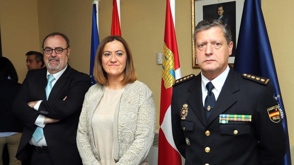 Fernando Rey, Virginia Barcones y Jesús del Amo.-ICAL