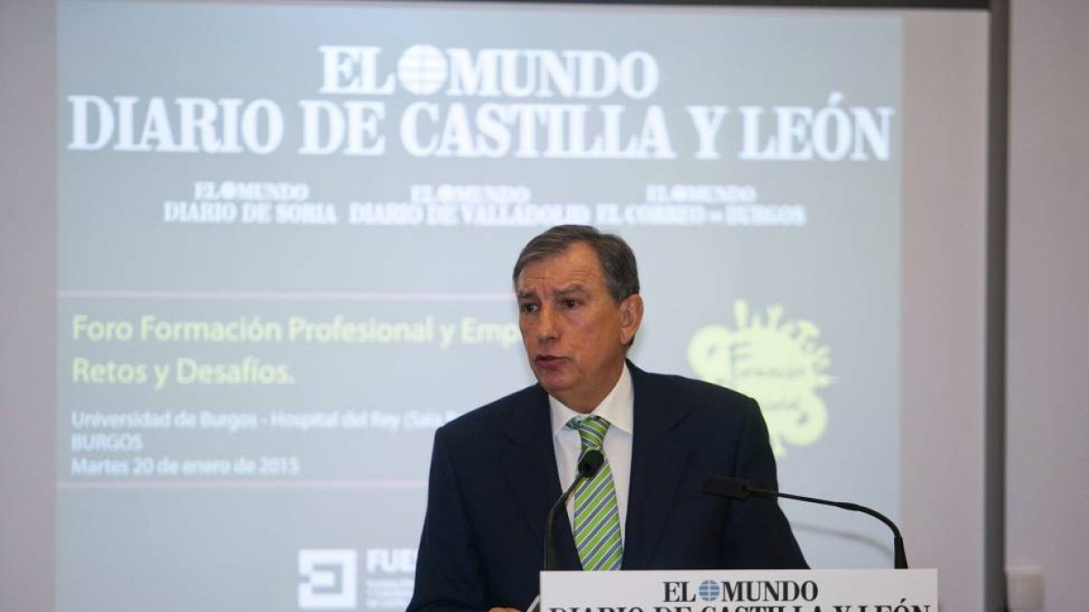 El consejero de Educación, Juan José Mateos, durante su intervención en el Foro Formación Profesional Dual, organizado por EL MUNDO DIARIO DE CASTILLA Y LEÓN en Burgos-Santi Otero