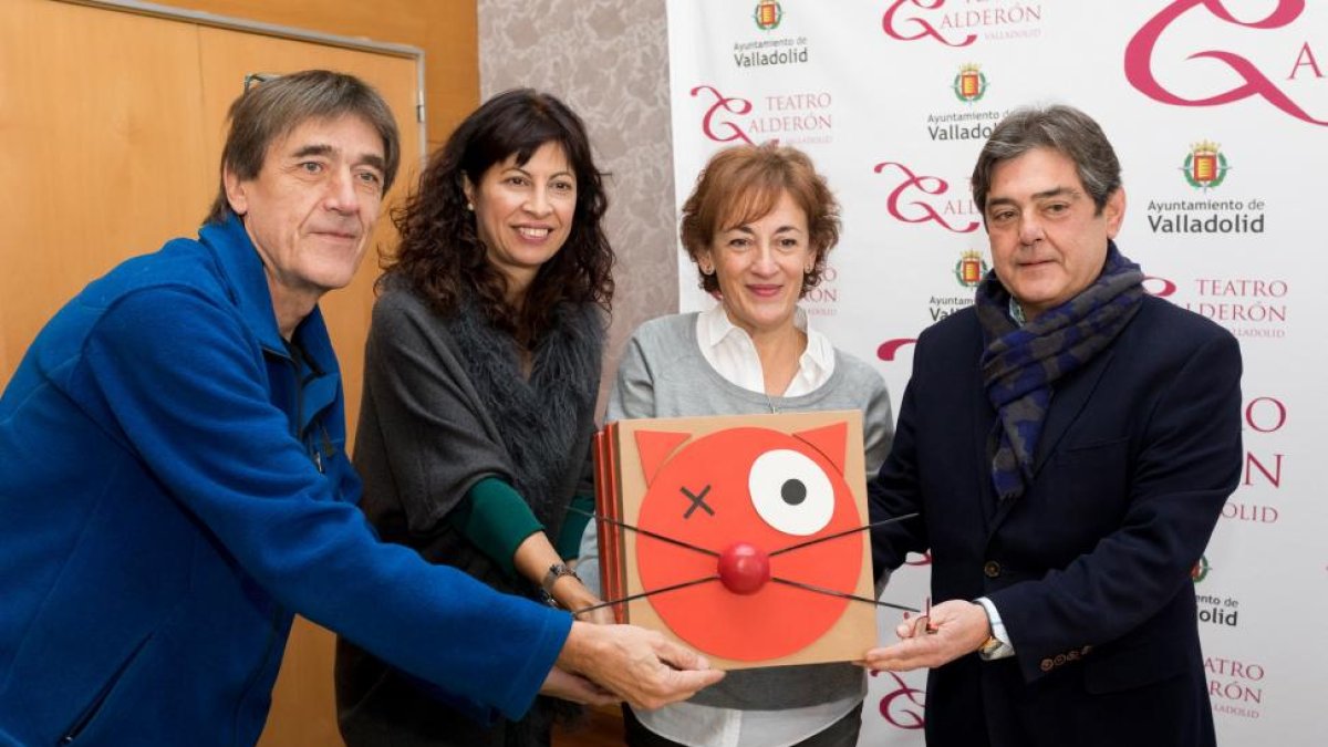 Ángel Sánchez, Ana Redondo, Ana Gallego y José Mª Viteri, ayer durante la presentación de ‘El Desván’.-ICAL