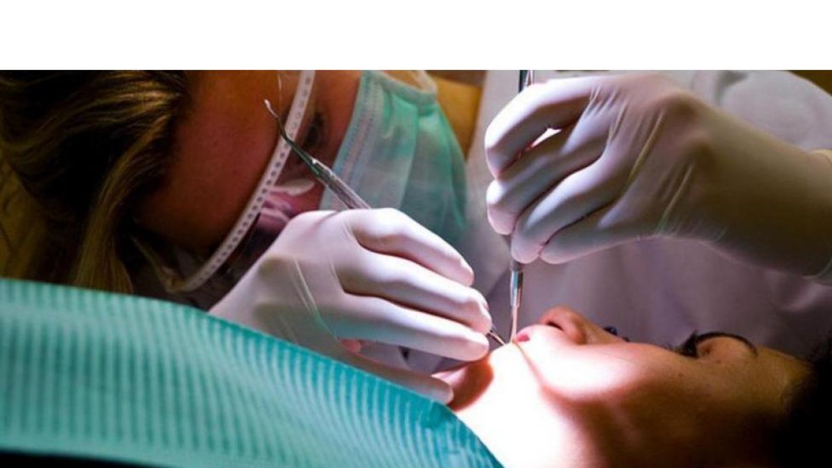 Dentista. Imagen de archivo.- EM