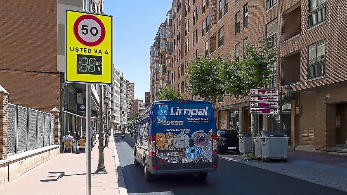 Reasfaltado en San Quirce y nuevo avisador de velocidad.-P. REQUEJO / PHOTOGENIC