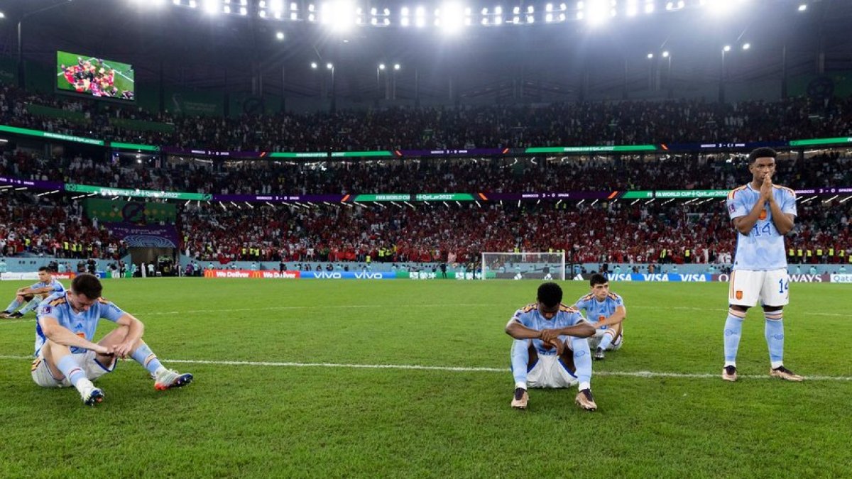Jugadores de la Selección Española tras la derrota ante Marruecos.- E. M.