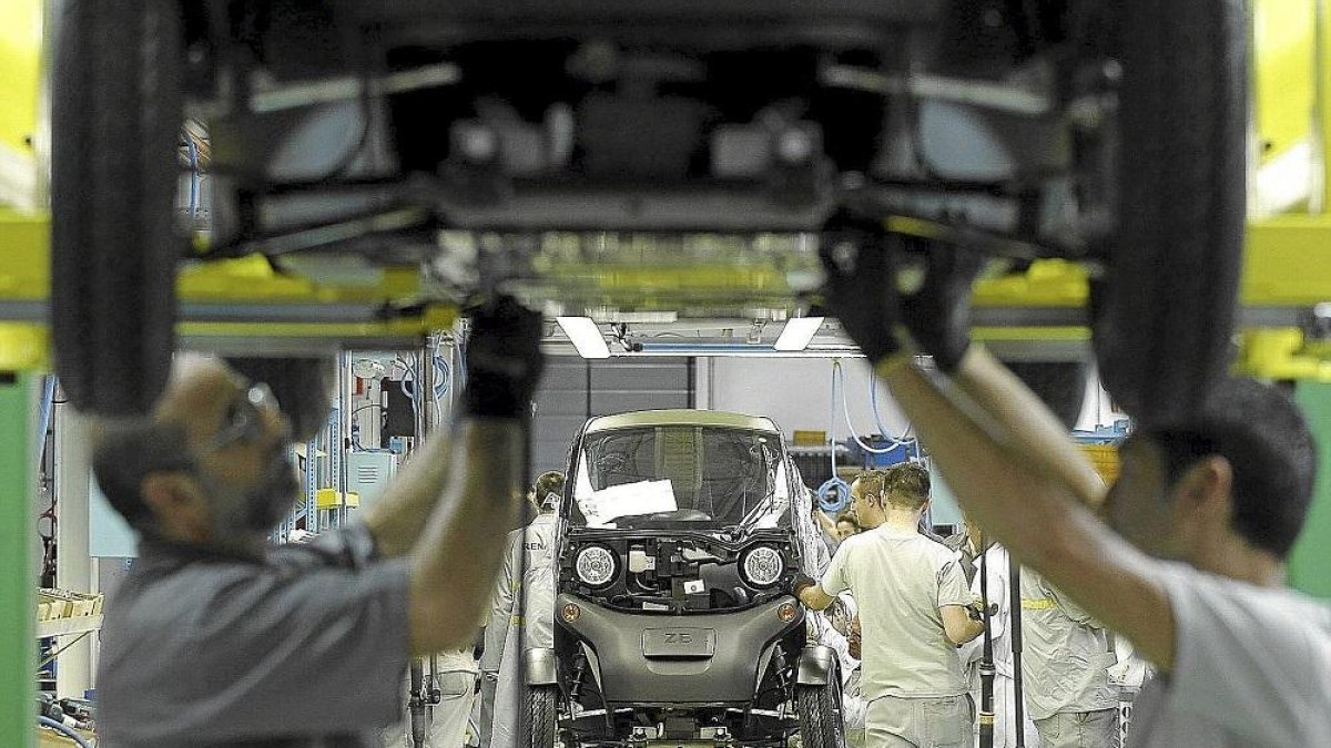 Planta de fabricación del Twizy, en una imagen de archivo, donde Renault fabricará baterías eléctricas.-E. M.