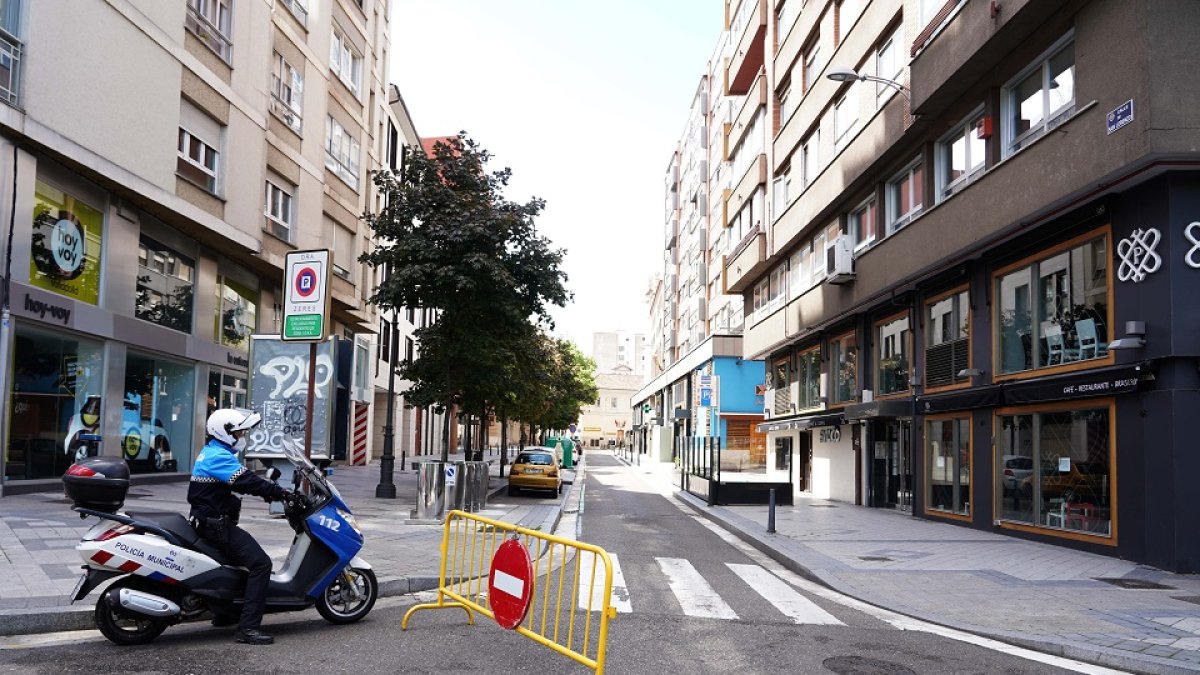 Calle cortada al tráfico. - E.M.