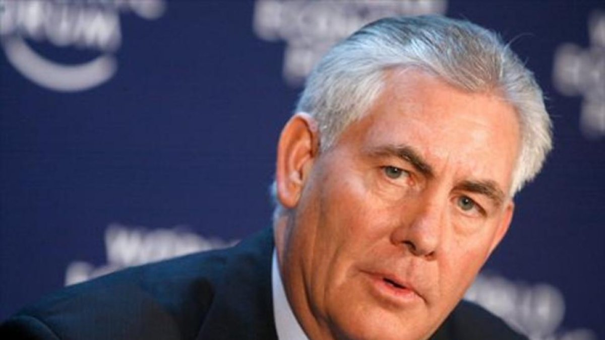 Putin, con el posible nuevo secretario de Estado de EEUU, Rex Tillerson, en el 2012 en Tuapse (Rusia).-EFE / MIKHAIL KLIMENTYEV