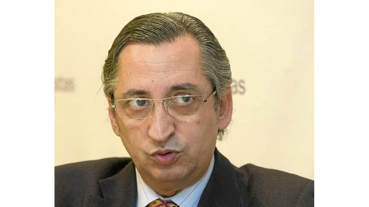 Juan Carlos de Margarida, presidente-decano del Colegio de Economistas de Valladoild-P. REQUEJO