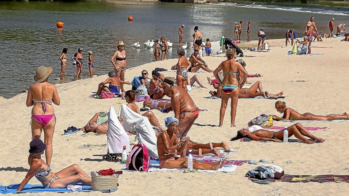 Aspecto que presentaba ayer por la mañana la playa de Las Moreras.-PABLO REQUEJO