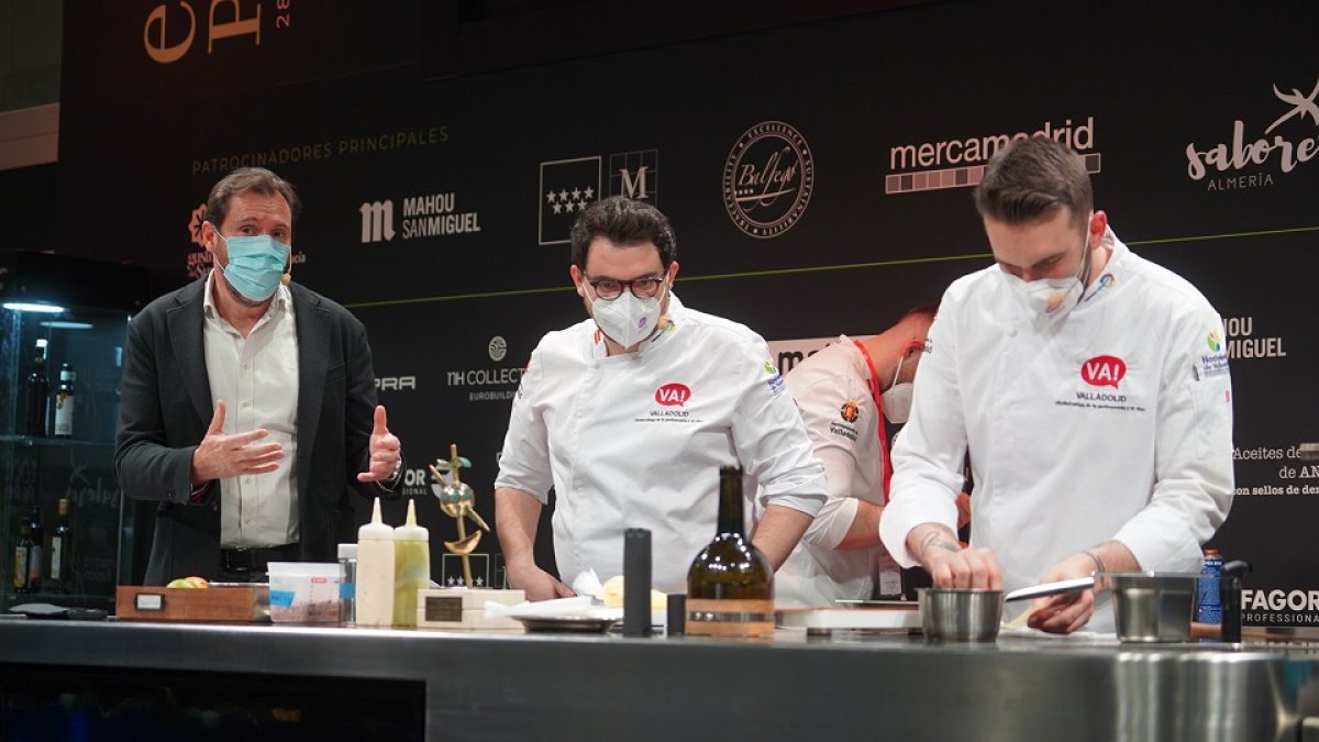 Demostración gastronómica de las tapas  “Salbut Criollo” y “Corchifrito” de los cocineros vallisoletanos Alejandro San José  y Emilio Martín en Madrid Fusión. -E. M.
