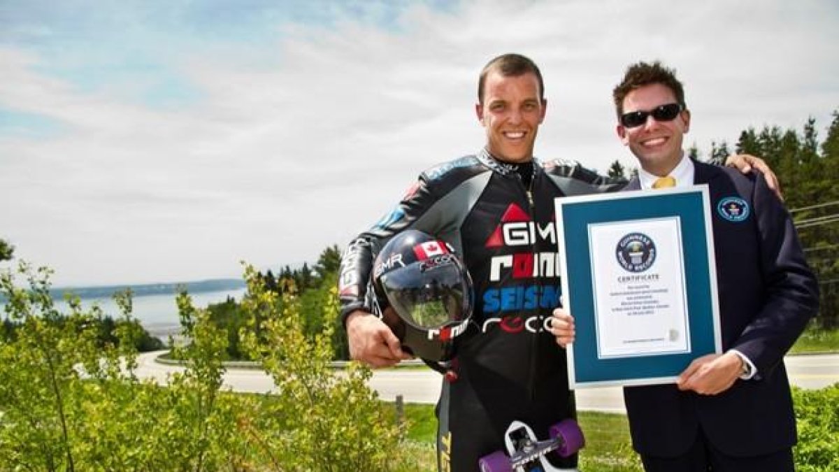 Mischo Erban recibe el certificado del Libro Guinness de los Récords por su hazaña.-photographesurlevif.com