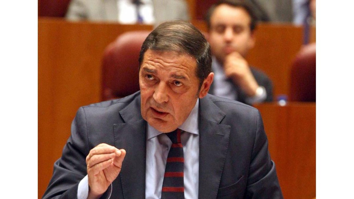 Intervención del consejero de Sanidad, Antonio Sáez, en el Pleno de las Cortes-Ical