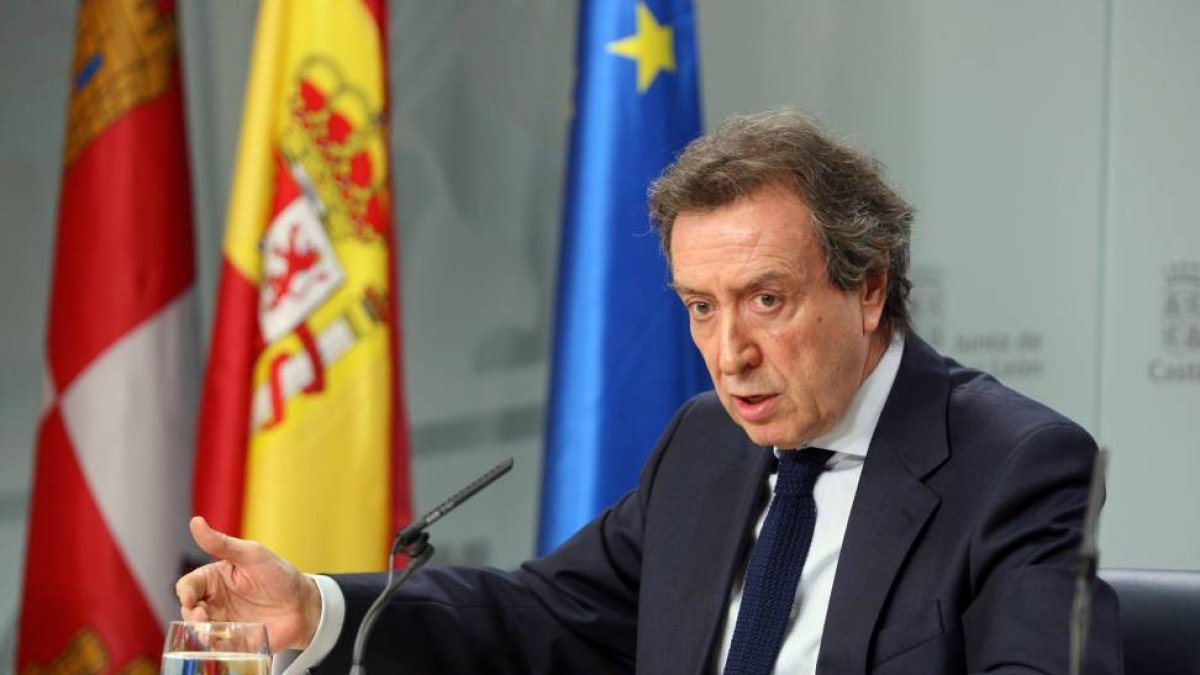 El consejero de la Presidencia y portavoz de la Junta, José Antonio de Santiago, durante la rueda de prensa posterior a la reunión del Consejo de Gobierno de Castilla y León-Ical