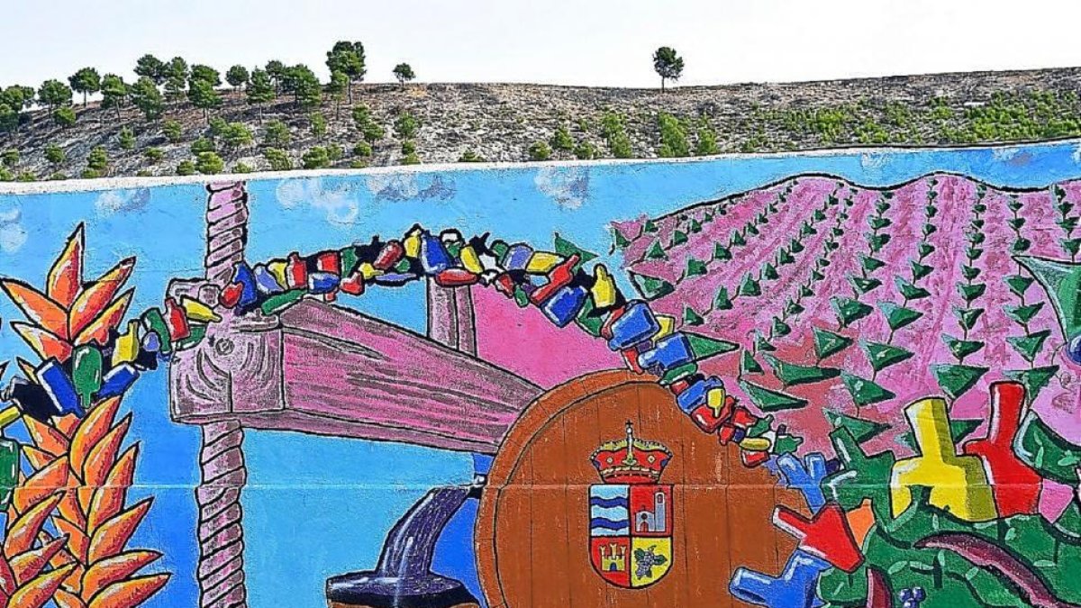 Mural realizado por los vecinos de Corcos.-EL MUNDO