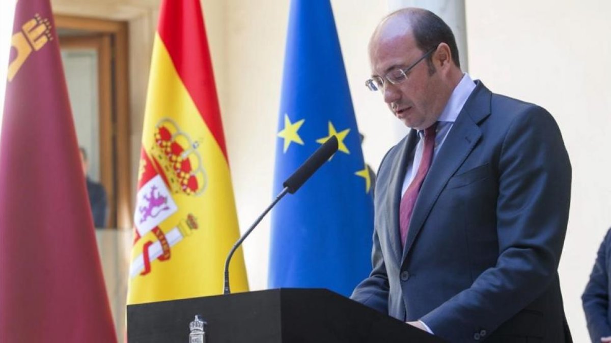 Pedro Antonio Sánchez, este martes, durante la comparecencia en la que ha anunciado su dimisión.-EFE / MARCIAL GUILLÉN
