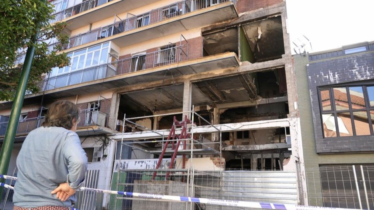Estado del edificio de la calle Goya en Valladolid dos meses después de la explosión de gas.-J. M. LOSTAU