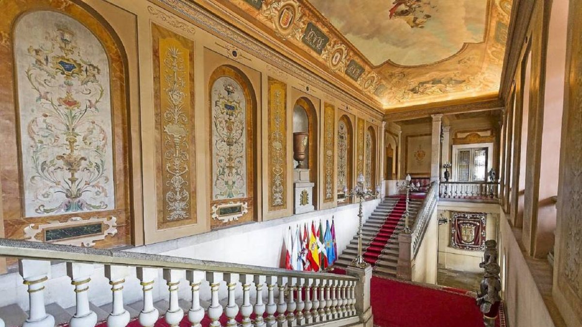 Escalera Imperial construida en 1760  por Ventura Rodríguez, previo encargo de Carlos III, en sustitución de la anterior, más austera, de tipo claustral-M. Á. SANTOS