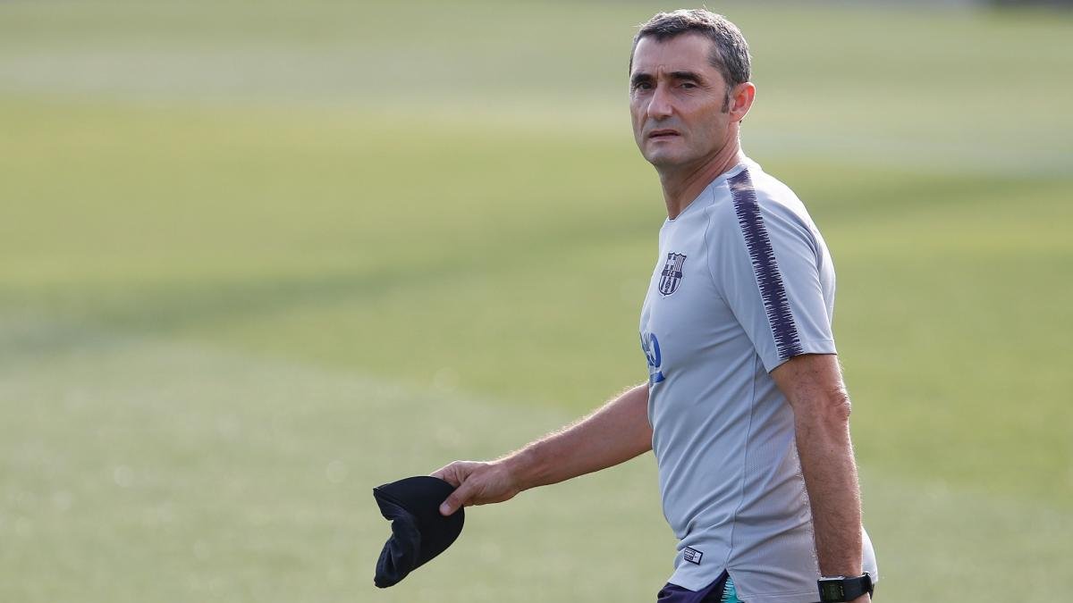 Ernesto Valverde, durante el entrenamiento de ayer.-PAU BARRENA / AFP
