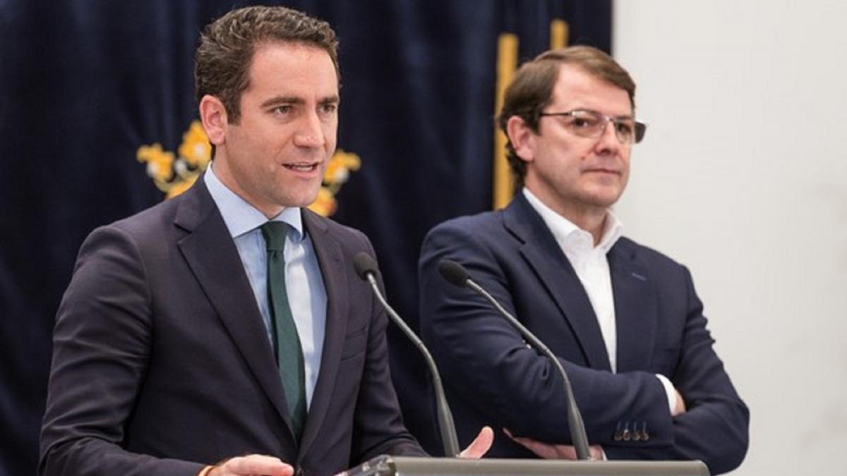 Teodoro García Egea y Alfonso Fernández Mañueco, el miércoles pasado.-J. M. LOSTAU