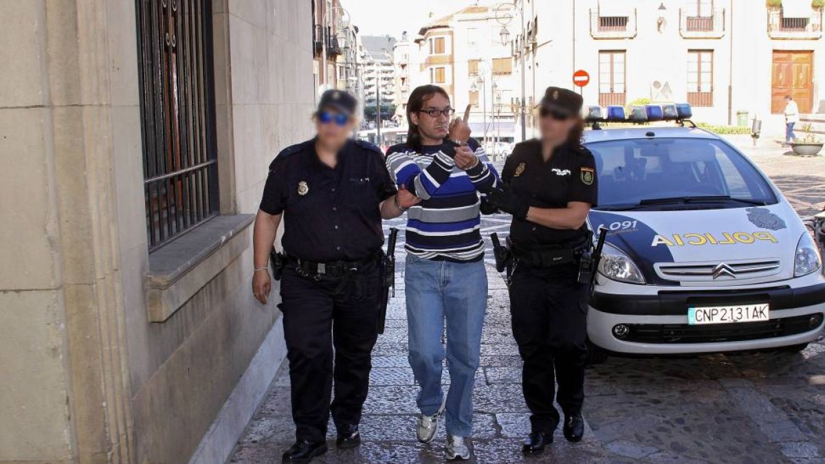 J. L. B., acusado del homicidio de un joven en el Rastro de León en 2013, entra en la Audiencia Provincial-ICAL