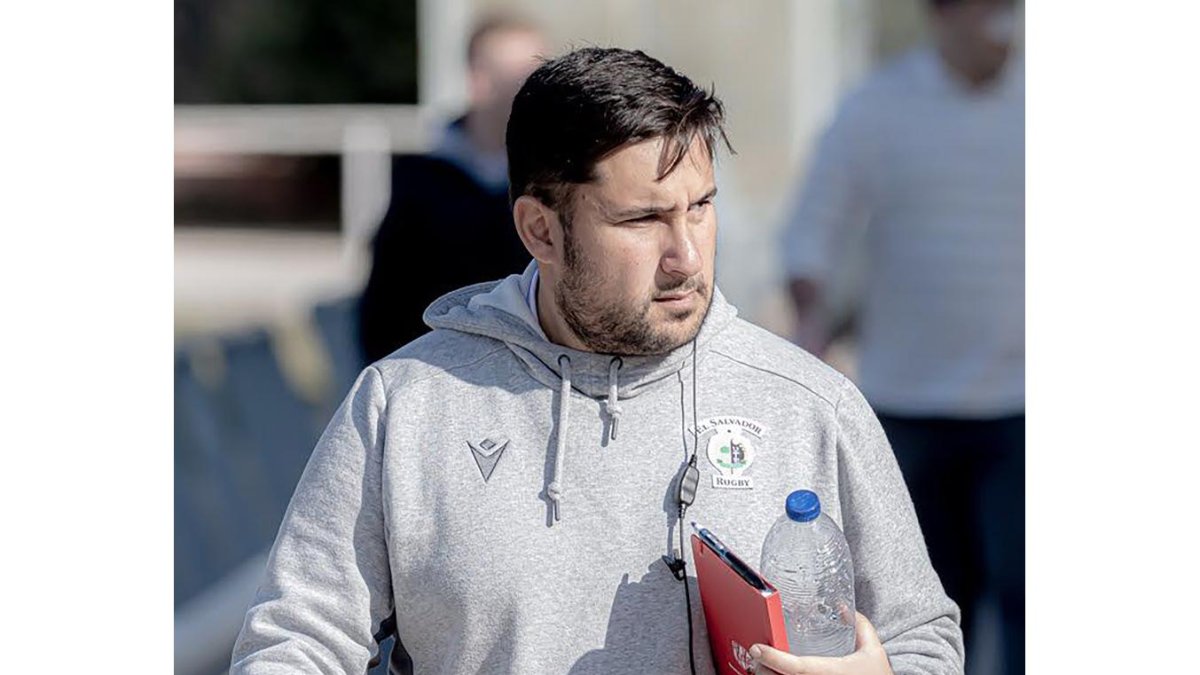 Javier Garrido, en un partido de esta pasada temporada dirigiendo a SilverStorm El Salvador Emerging. / J. C. Rodríguez