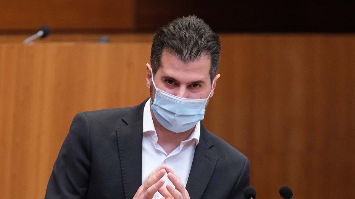 Luis Tudanca, durante la comparecencia de Mañueco. ICAL