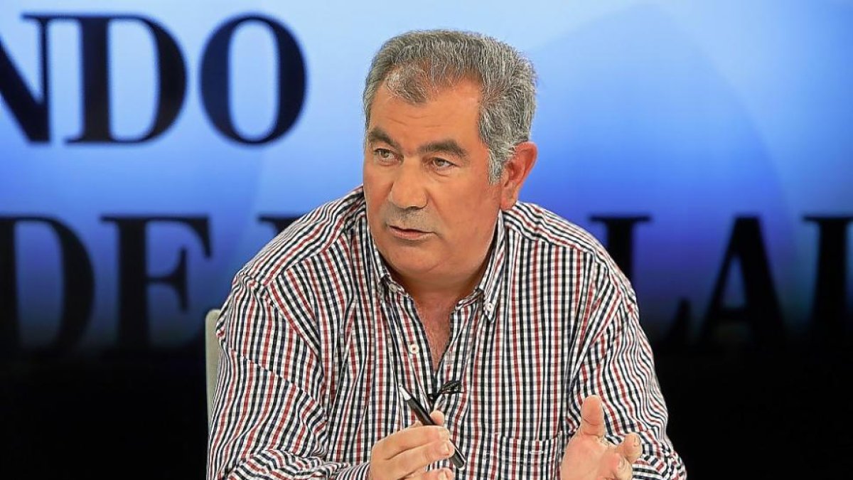 Aurelio González durante ‘La Quinta Esquina’, programa emitido en La 8 Valladolid.-J. M. LOSTAU