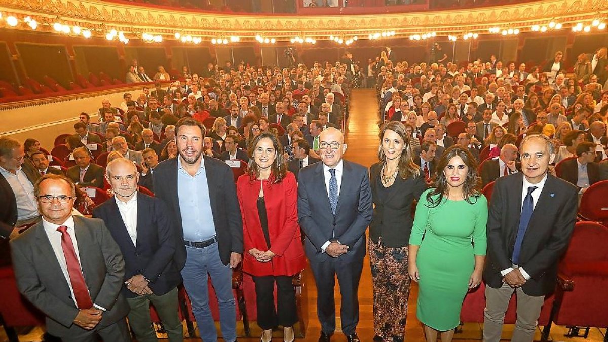 Florencio Carrera, Víctor Caramanzana, Óscar Puente, Adriana Ulibarri, Jesús Julio Carnero, Ángela de Miguel, Imelda Rodríguez y Antonio Largo Cabrerizo.-J.M. LOSTAU